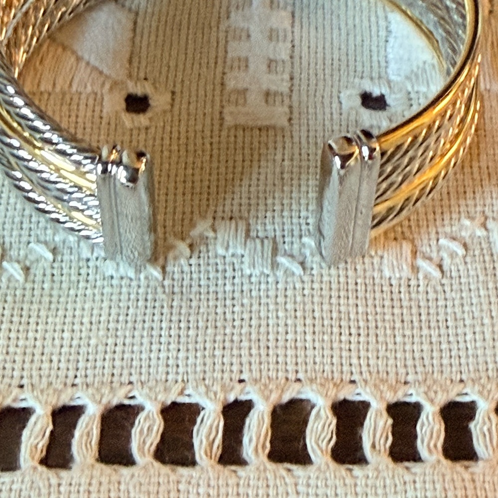Fashion Bracelet.Cable design.not silver or gold.Only fashion wear. No designer - Picture 7 of 11